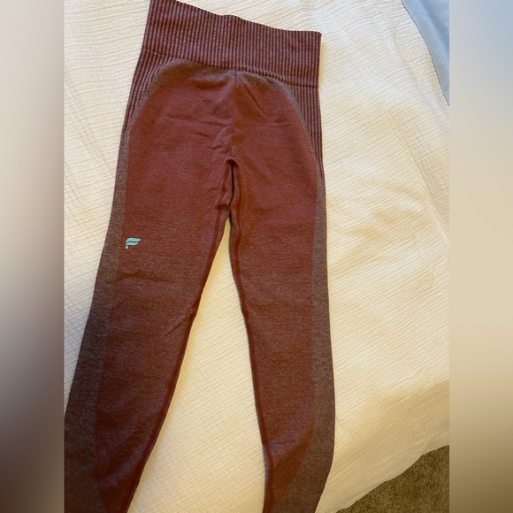 Fabletics maroon leggings size small - Picture 2 of 3